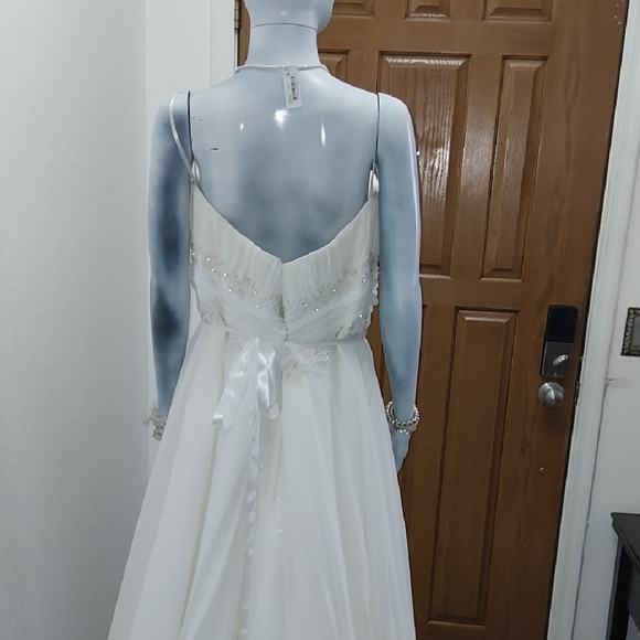 David\'s Bridal White Strapless Wedding Dress